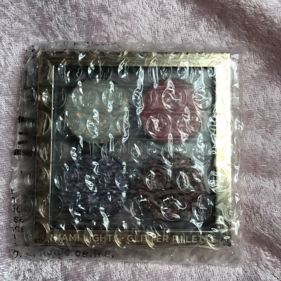 NABLA Miami Lights Glitter Palette - Picture 4 of 5